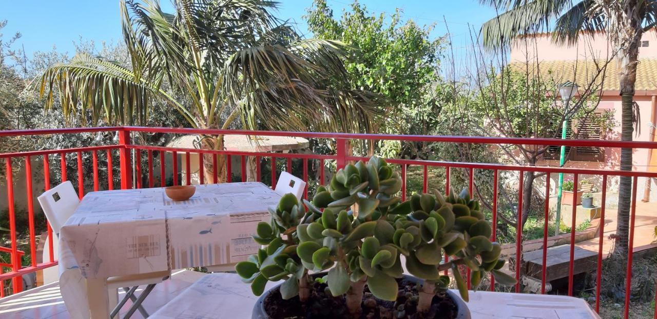A Casa Di Tony Sicilian Holidays Black Apartment Sciacca Exterior photo