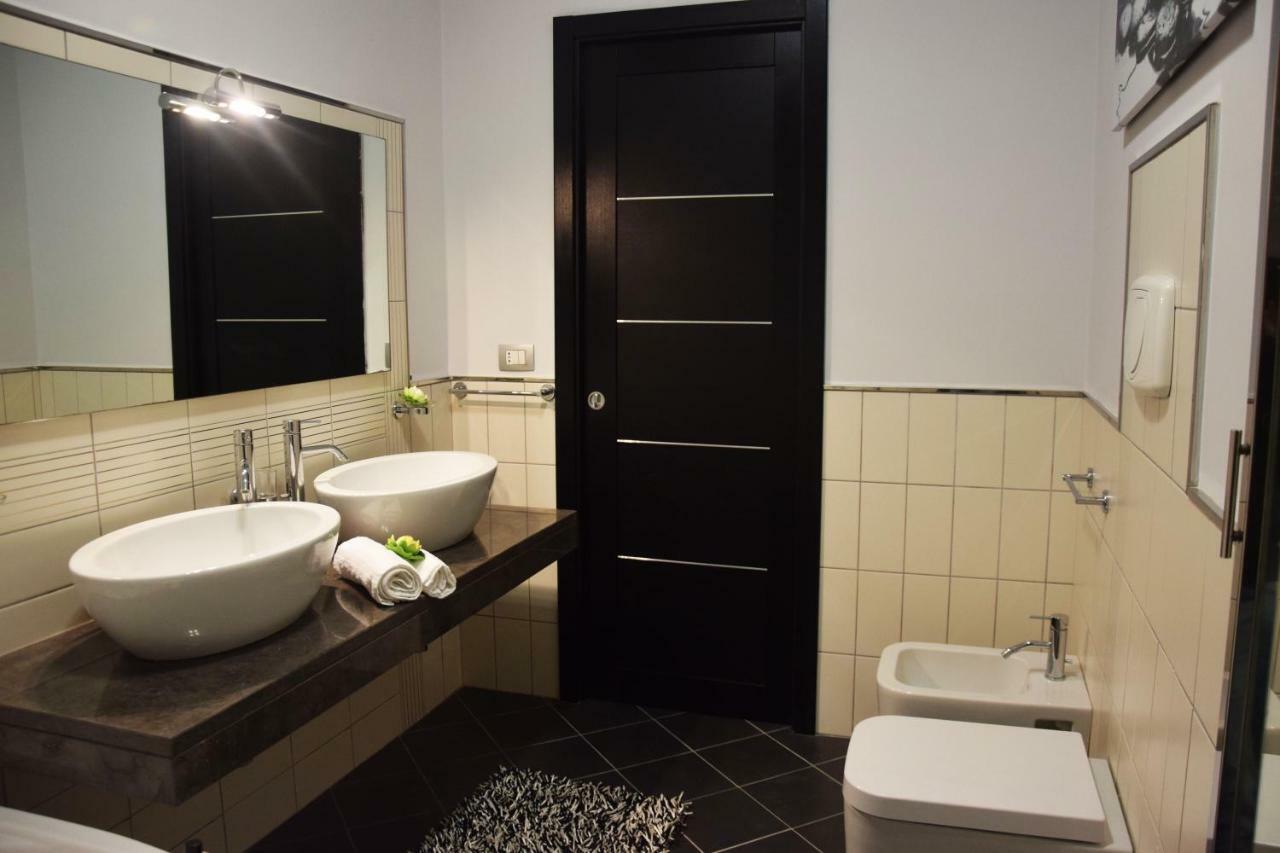 A Casa Di Tony Sicilian Holidays Black Apartment Sciacca Exterior photo